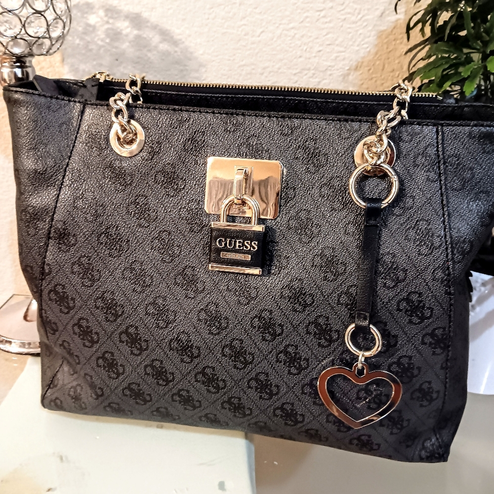 Like New XL Large Guess Purse